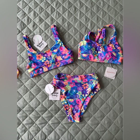 Kulani Kinis bikini Set with Two Different Tops - Picture 2 of 4